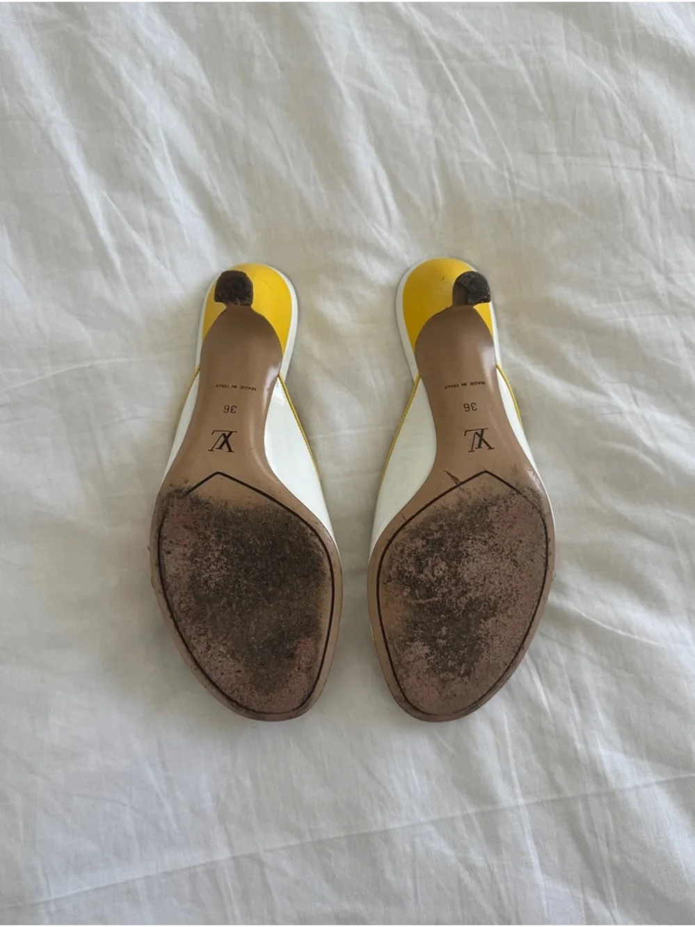 Louis Vuitton 2002 White Leather Slide Mules with Multicolor Flower Motif - Picture 3 of 3